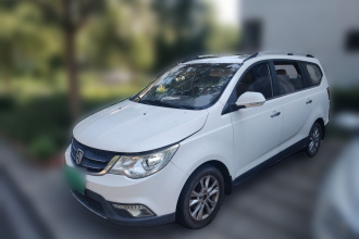 宝骏730 2015款 1.8L 手动豪华导航ESP版 7座
