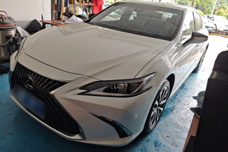 雷克萨斯ES 2023款 200 卓越版