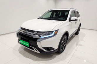 三菱 欧蓝德 2020款 2.0L 两驱畅享版 5座
