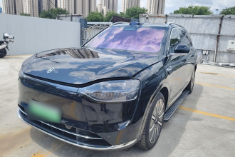 鸿蒙智行 问界M9 2025款 增程 Ultra版 52kWh 6座版 (192线激光雷达）