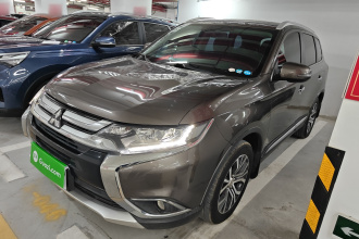 三菱 欧蓝德 2018款 2.4L 四驱精英版 5座