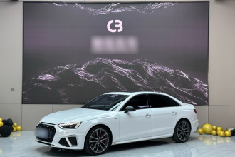奥迪A4L 2022款 45 TFSI quattro 臻选动感型