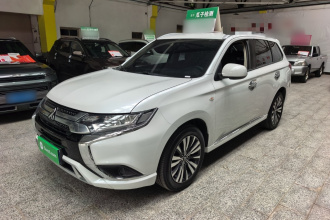 三菱 欧蓝德 2021款 2.0L 两驱畅行版 5座