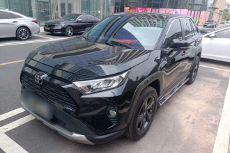 丰田 RAV4荣放 2022款 2.0L CVT四驱风尚Plus版