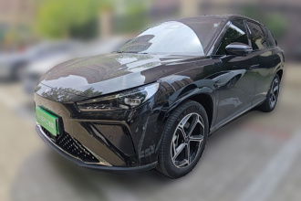 哪吒汽车 哪吒L 2024款 增程 310 闪充红衣版