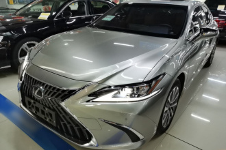 雷克萨斯ES 2022款 300h 卓越版