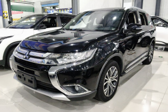 三菱 欧蓝德 2018款 2.0L 两驱荣耀版 5座