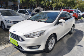 福特 福克斯 2015款 三厢 1.6L 自动风尚型