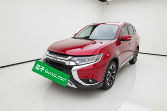 三菱 欧蓝德 2020款 2.0L 两驱畅享版 5座