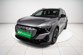 奥迪Q5 e-tron 2022款 40 e-tron 星耀型 机甲套装