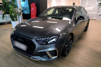 奥迪A4L 2024款 40 TFSI quattro RS套件燃速型