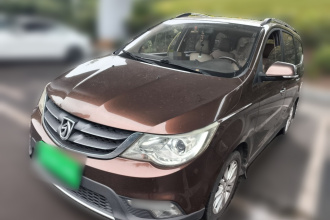 宝骏730 2014款 1.5L 手动豪华导航ESP版 7座