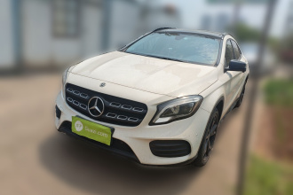 奔驰GLA 2018款 GLA 220 4MATIC 运动型