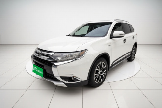 三菱 欧蓝德 2018款 2.0L 两驱荣耀版 5座