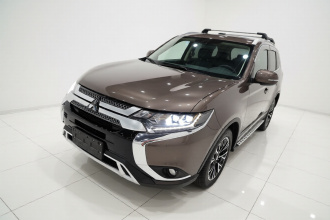 三菱 欧蓝德 2019款 2.4L 四驱致享版 7座 国VI