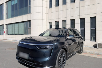 鸿蒙智行 问界M8 2025款 增程 Ultra版 53.4kWh 5座版 (192线激光雷达）