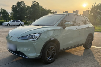 哪吒汽车 哪吒V 2022款 潮 300 Lite 三元锂