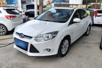 福特 福克斯 2012款 三厢 2.0L 自动旗舰型