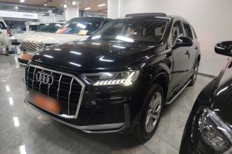 奥迪Q7 2021款 45 TFSI quattro S line运动型