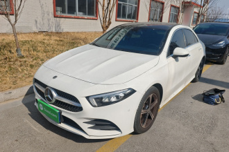 奔驰A级 2022款 改款三 A 200 L 运动轿车时尚型