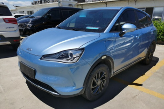 哪吒汽车 哪吒V 2022款 潮 300 Lite 三元锂