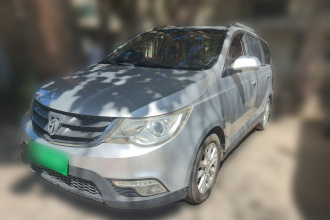 宝骏730 2014款 1.5L 手动豪华导航ESP版 7座