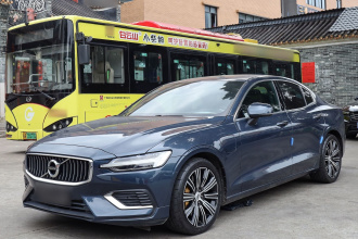 沃尔沃S60新能源 2022款 T8 E驱混动 四驱智逸豪华版