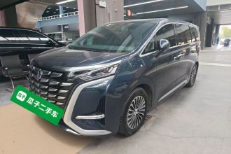 腾势D9 2022款 DM-i 970 四驱旗舰型