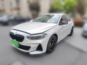 宝马1系 2022款 120i M运动曜夜版