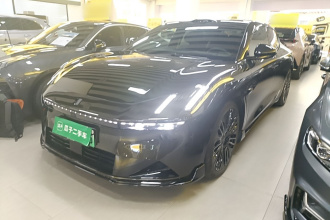 领克10 EM-P 2025款 240四驱Ultra运动版
