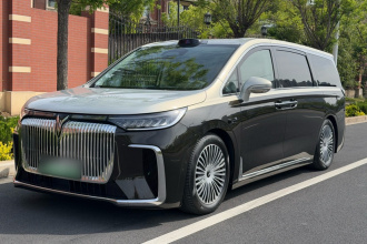 岚图汽车 岚图梦想家 2025款 PHEV 四驱旗舰乾崑版