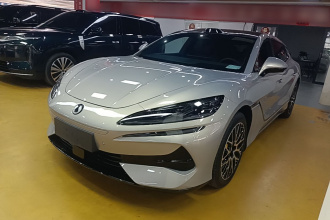 腾势Z9GT 2026款 易三方闪充尊荣型