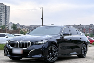 宝马5系 2025款 530Li 尊享型 M运动套装