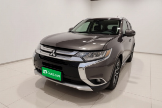 三菱 欧蓝德 2018款 2.0L 两驱荣耀版 5座