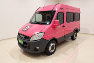 依维柯褒迪 2017款 2.5T尊享A32客车中顶5-7座47Z5