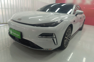 吉利银河 银河星耀8 2025款 130km EM-i 旗舰版