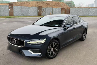 沃尔沃S60 2023款 B4 智逸豪华版