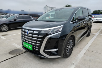 腾势D9 2022款 DM-i 970 四驱尊荣型