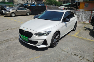 宝马1系 2021款 改款 125i M运动曜夜版