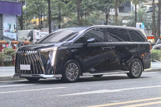 广汽传祺 传祺M8 2023款 宗师系列 400T 旗舰版