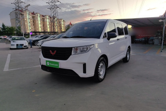 五菱汽车 五菱宏光PLUS 2019款 1.5T 手动标准型 5座
