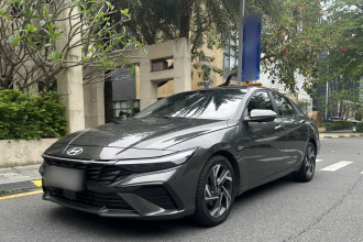 现代 伊兰特 2023款 1.5L CVT LUX尊贵版