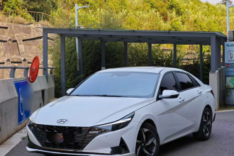 现代 伊兰特 2022款 240TGDi DCT LUX尊贵版