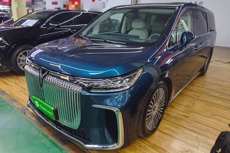 岚图汽车 岚图梦想家 2025款 PHEV 四驱旗舰鲲鹏版