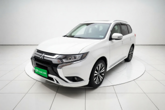 三菱 欧蓝德 2021款 改款 2.0L 两驱畅享版 5座