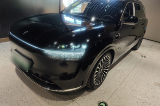 鸿蒙智行 问界M9 2025款 增程 Ultra版 52kWh 6座版 (192线激光雷达）