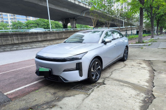 吉利银河 银河L6 2025款 EM-i 140km 星舰版