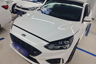福特 福克斯 2021款 三厢 EcoBoost 180 自动ST Line