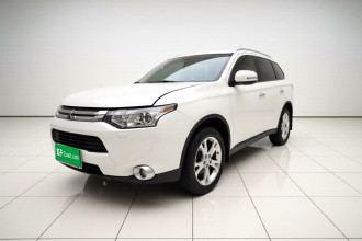 三菱 欧蓝德(进口) 2014款 2.4L 四驱豪华超值版 5座