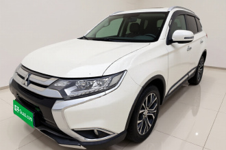 三菱 欧蓝德 2018款 2.4L 四驱精英版 5座